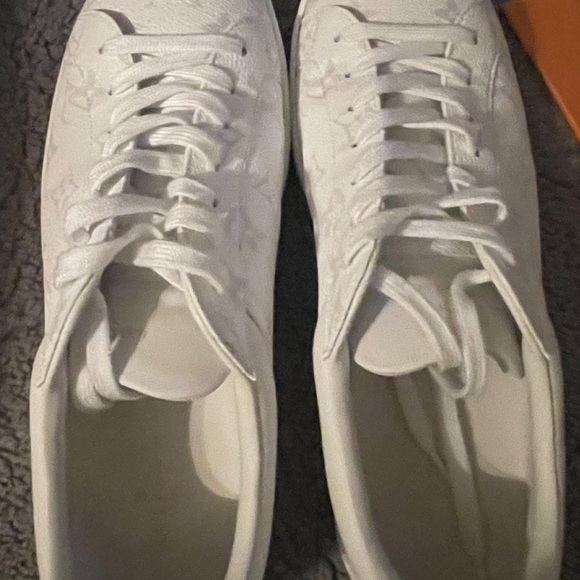 Men’s Louis Vuitton white sneaker - Picture 3 of 10